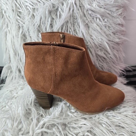 Old Navy Tan Ankle Boots - Picture 2 of 8